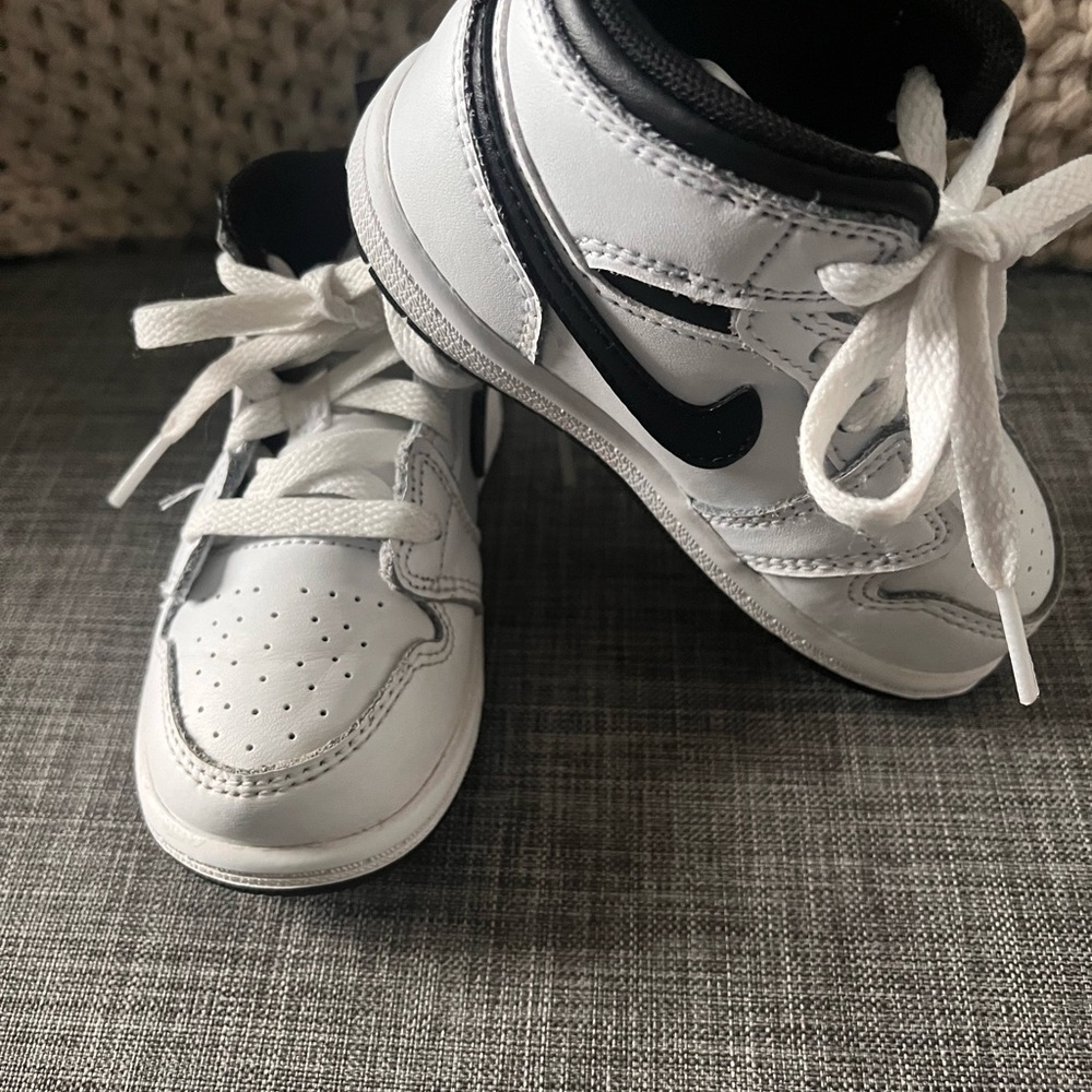 Nike White and Black Kids Sneakers